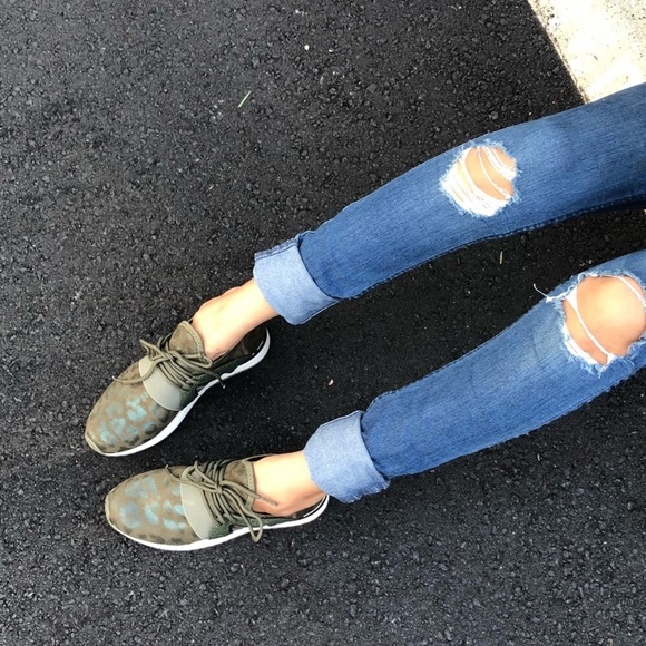 Metallic Green Leopard Sneakers - Picture 5 of 8